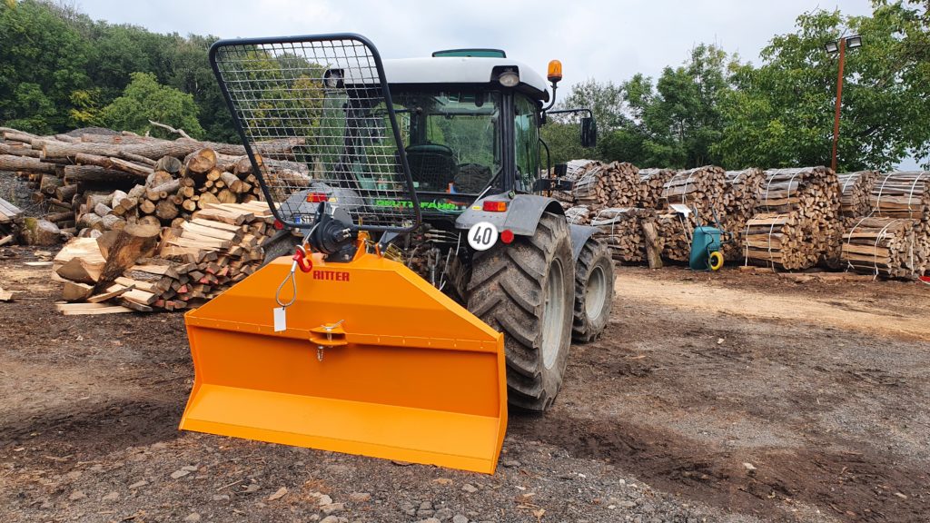 Traktor mit Schild